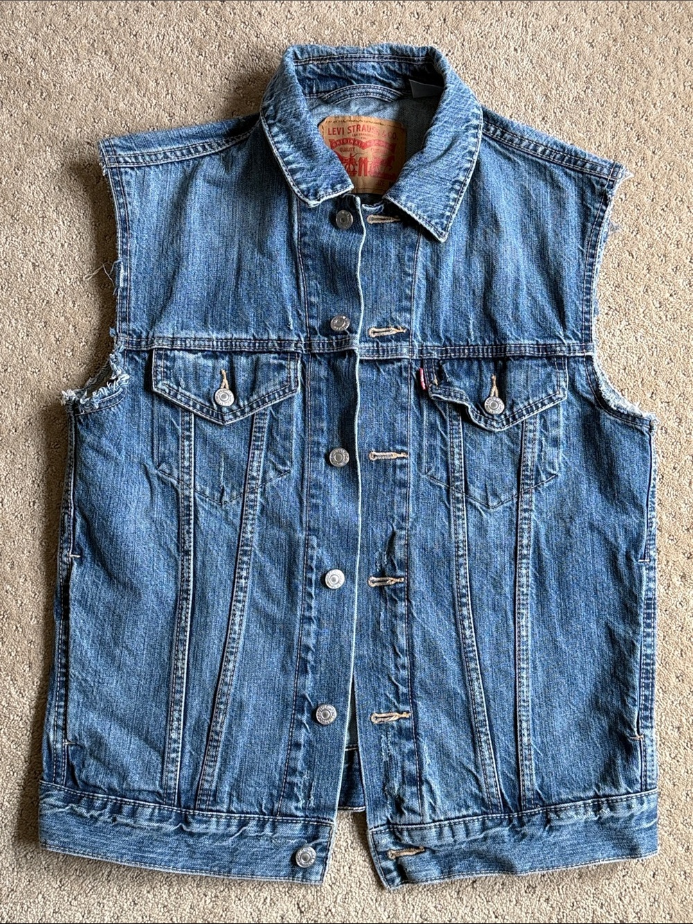 *NWOT* Levi's Slimfit Trucker Cut off Vest, Dark Wash Indigo, Sz M